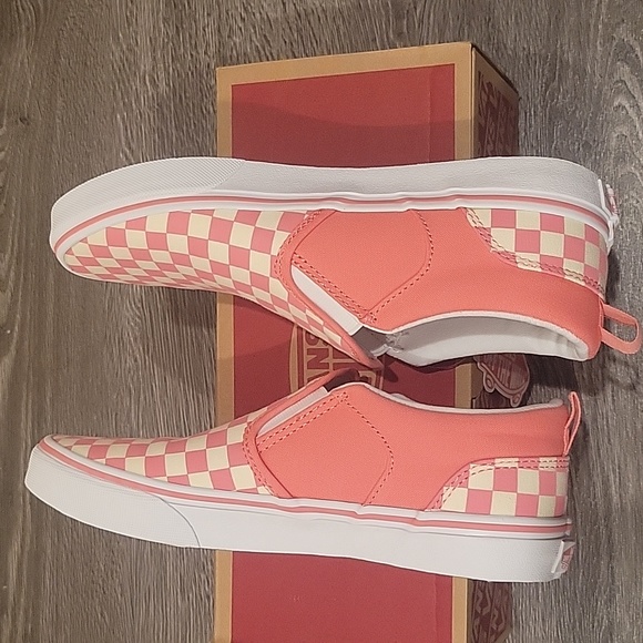 Vans - Picture 8 of 9